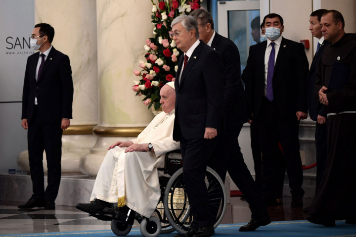 Lebih lanjut, Paus juga menyampaikan penghargaan atas upaya Kazakhstan di bidang perlucutan senjata dan non-proliferasi senjata nuklir, dekarbonisasi ekonomi, dan investasi dalam sumber energi terbarukan.