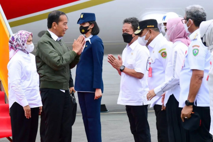 Presiden Joko Widodo tiba di Bandar Udara Karel Sadsuitubun Langgur, Kabupaten Maluku Tenggara, Provinsi Maluku pada Rabu, 14 September 2022 sekitar pukul 13.15 Waktu Indonesia Timur (WIT).