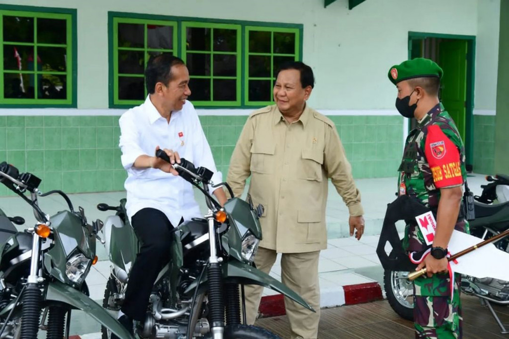 Selain itu, Menhan Prabowo mengatakan bahwa penyerahan kendaraan bermotor tersebut juga akan diberikan kepada Bintara Pembina Desa (Babinsa) di seluruh wilayah Indonesia. 