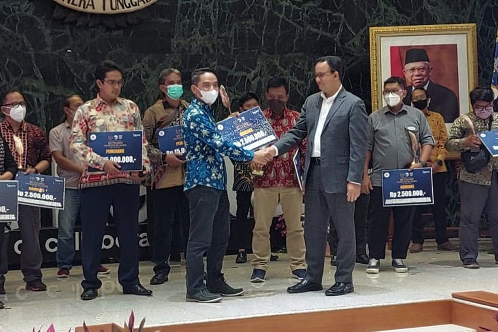 Medcom.id meraih penghargaan juara ketiga Anugerah Jurnalistik Mohamad Hoesni (MH) Thamrin 2022 dalam kategori infografis. Penghargaan tersebut diraih melalui karya bertajuk Kandasnya Perjalanan Program Sumur Resapan di DKI Jakarta, karya Ebet dari Media Indonesia. 