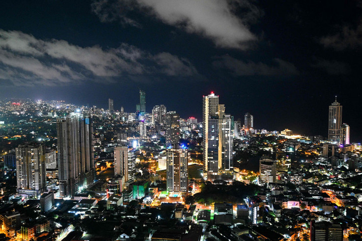 Dengan tiket ini, pengunjung dapat menikmati pemandangan selama 20 menit di dek observasi yang berada di lantai 29 menara. Menara ini juga akan dibuka untuk tur sekolah dengan tarif khusus.