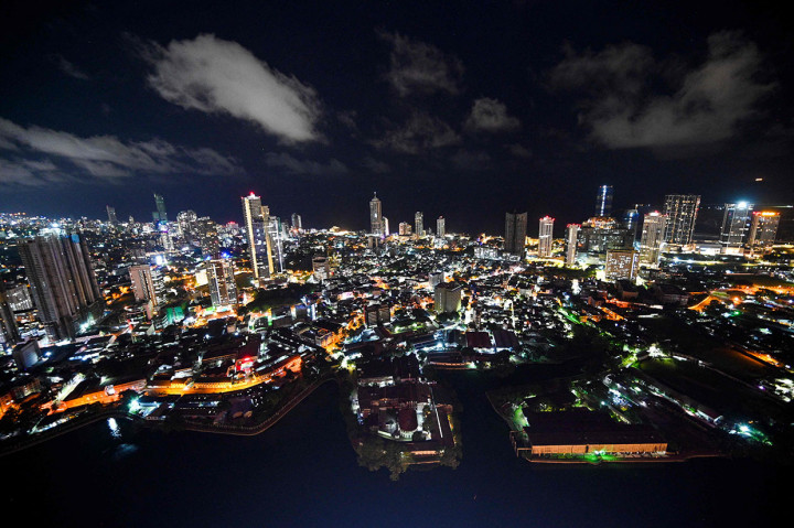 Di lantai 27 menara adalah restoran berputar yang berfungsi pada teknologi berbasis roller. Ini akan memungkinkan pengunjung untuk menikmati pemandangan 360 derajat dari seluruh kota. Di masa depan, bangunan menara akan disewakan kepada mitra bisnis potensial untuk perdagangan dan jasa.