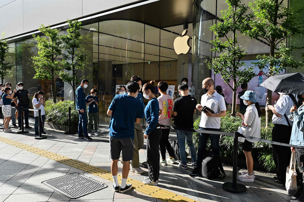 Apple Inc pada Jumat, 16 September 2022 mulai menjual iPhone 14, iPhone 14 Pro dan iPhone 14 Pro Max di sejumlah negara, termasuk Jepang dan Tiongkok.