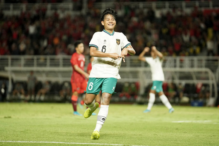 Unggul dua gol membuat Indonesia semakin percaya diri. Gelombang serangan Indonesia akhirnya membuahkan hasil pada menit ke-44. Zanadin mengoyak gawang Hong Kong untuk memberi Indonesia keunggulan 3-0.