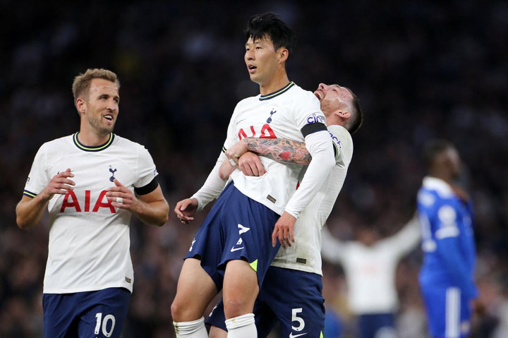 Tottenham Hotspur berpesta gol kala menjamu Leicester City dengan menang 6-2 dalam laga pekan ketujuh Liga Inggris di Stadion Tottenham Hotspur, Sabtu, 17 September 2022. Son Heung-min mencetak hattrick pada laga ini.