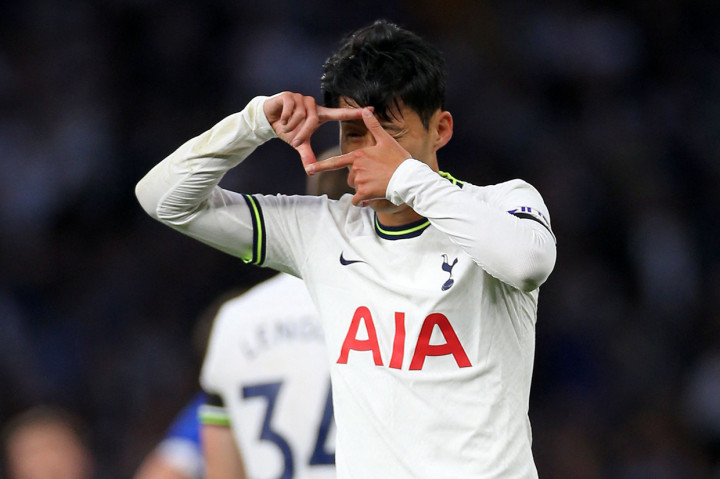 Son Heung-min lalu membuat hattrick usai mencetak gol di menit ke-73, 84, dan 86 untuk menutup laga dengan kemenangan 6-2 bagi Tottenham.