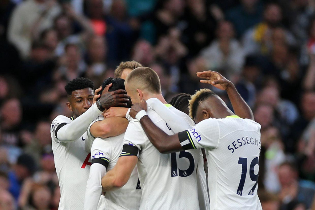 The Lilywhites menempati peringkat kedua di klasemen dengan 17 poin. Kesebelasan asal London ini mengantongi poin yang sama dengan Manchester City, namun kalah selisih gol.