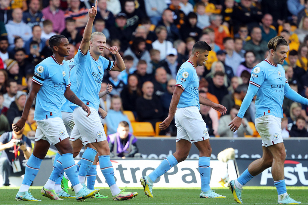 Manchester City berhasil memuncaki klasemen Liga Primer Inggris pada pekan kedelapan usai mengalahkan Wolverhampton Wanderes (Wolves) dengan skor telak 3-0 di Stadion Molineux, Wolverhampton, Sabtu, 17 September 2022, malam WIB.