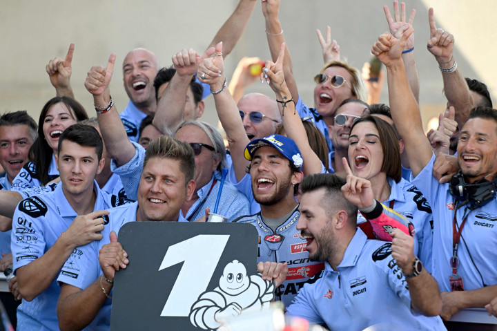 Bastianini kini mengumpulkan 201 poin, cuma berjarak 10 angka dari El Diablo. Sementara itu, Bastianini mampu mengumpulkan 163 poin.