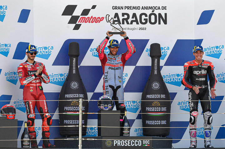 Menyusul kemudian ada rider ada pebalap Aprilia, Aleix Espargaro. Rider Spanyol itu menyalip Brad Binder juga di saat terakhir.