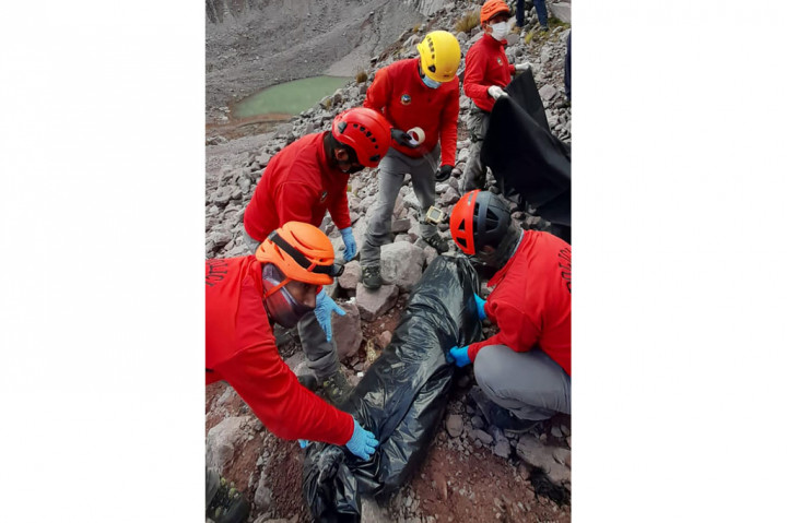 Sebuah tim patroli gunung tinggi, Senin, 19 September 2022 waktu setempat, menemukan jenazah seorang turis Italia yang menghilang 80 hari yang lalu saat mendaki di Andes, Peru.