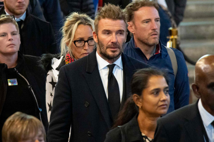 Dengan wajah nampak kelelahan, Beckham akhirnya berhasil mencapai Westminster Hall, Istana Westminster, tempat jenazah Ratu Elizabeth II disemayamkan.