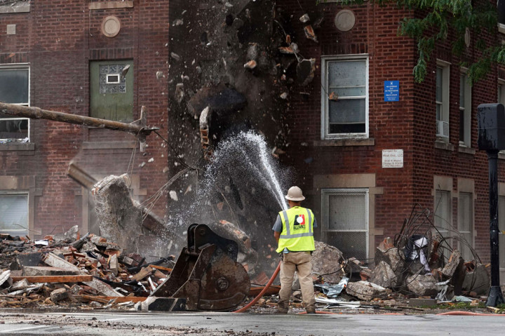 Sedikitnya delapan orang terluka dalam ledakan di sebuah bangunan apartemen di Chicago, Illinois, Amerika Serikat pada Selasa, 20 September 2022.