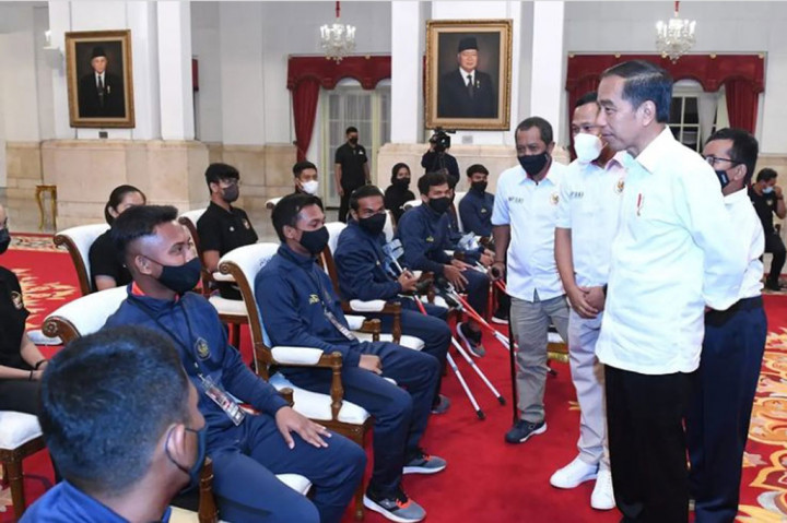 Presiden Joko Widodo mengaku senang atas prestasi lolosnya tim nasional sepak bola amputasi Indonesia ke Piala Dunia Sepak Bola Amputasi Tahun 2022.