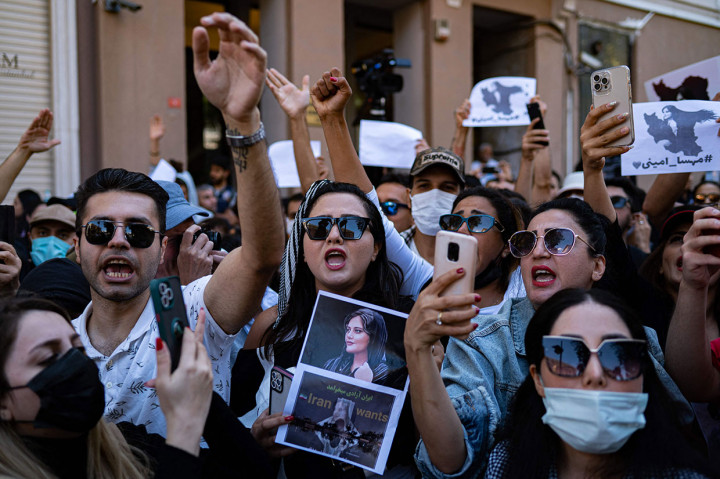 Dia dinyatakan meninggal pada 16 September 2022 oleh televisi pemerintah setelah menghabiskan tiga hari dalam keadaan koma.