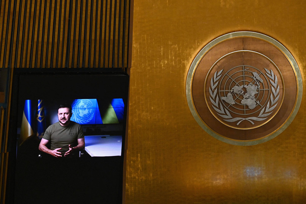 Zelensky mengatakan dalam pidato yang direkam sebelumnya, bahwa Rusia telah melanggar prinsip-prinsip badan dunia. Zelensky menyerukan pembentukan pengadilan khusus melawan Rusia untuk kejahatan agresi terhadap negaranya dan untuk memastikan akuntabilitas.