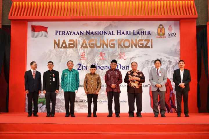 Wakil Presiden Ma'ruf Amin menghadiri Peringatan Hari Agung Kongzi (Konghucu) ke-2573 yang diselenggarakan oleh Majelis Tinggi Agama Konghucu Indonesia (MATAKIN), di Pontianak Convention Center, Kamis, 22 September 2022.
