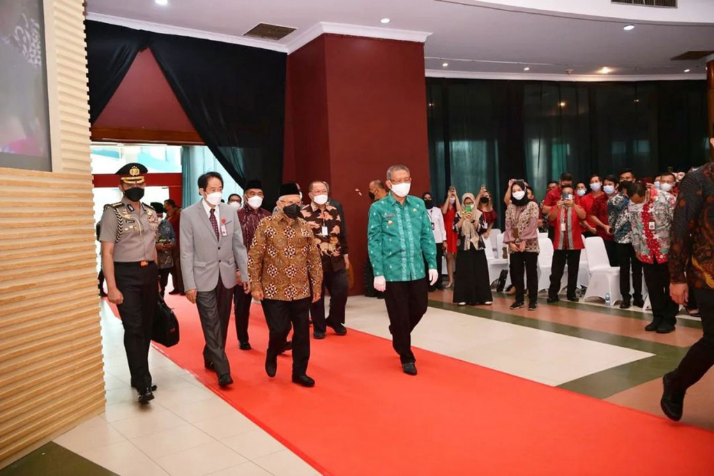 Terhadap berbagai potensi konflik yang dapat memecah persatuan dan kesatuan, Wapres berharap masyarakat tidak boleh lengah. 