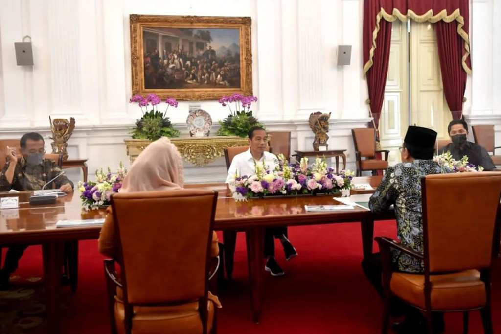 “Menuju puncak peringatan tersebut, ada rangkaian kegiatan, ada 9 klaster kegiatan yang di antaranya adalah kegiatan NU Women, kegiatan NU Technology, kegiatan festival seni tradisional Islam nusantara, dan juga ada beberapa kegiatan internasional,” ujar Yahya.