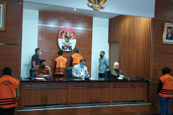 Firli mengatakan untuk kebutuhan penyidikan, tim penyidik menahan para tersangka untuk 20 hari pertama, terhitung mulai 23 September 2022 sampai dengan 12 Oktober 2022.