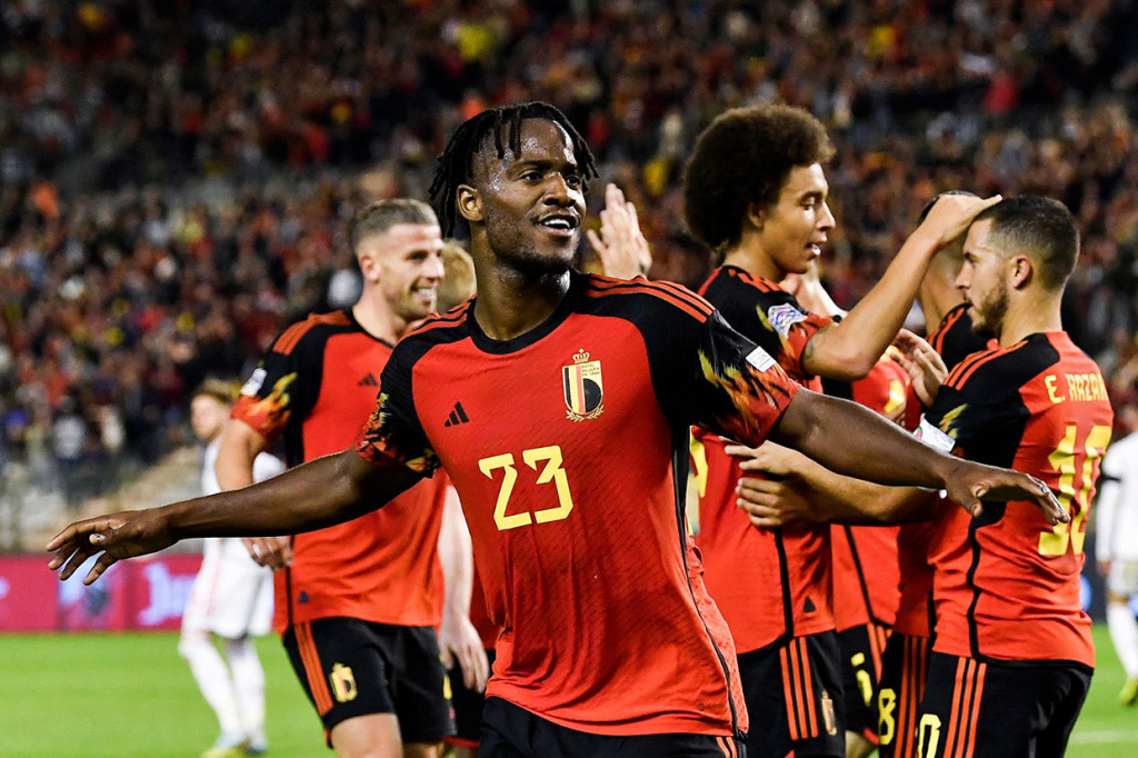 The Red Devil berhasil menggandakan keunggulan mereka pada menit k-37 lewat Michy Batshuayi menyelesaikan umpan silang De Bruyne. Skor 2-0 untuk tuan rumah bertahan hingga jeda.