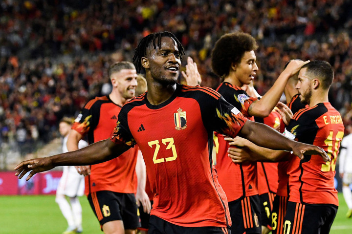 The Red Devil berhasil menggandakan keunggulan mereka pada menit k-37 lewat Michy Batshuayi menyelesaikan umpan silang De Bruyne. Skor 2-0 untuk tuan rumah bertahan hingga jeda.