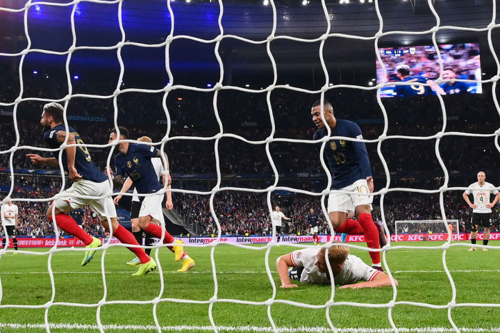 Tidak lama berselang, Prancis menggandakan keunggulannya. Tepatnya pada menit ke-65, Olivier Giroud menjebol gawang Austria melalui tandukannya.