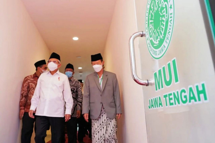 Wapres berharap agar masjid menjadi pusat pembinaan bagi masyarakat di sekitarnya. 