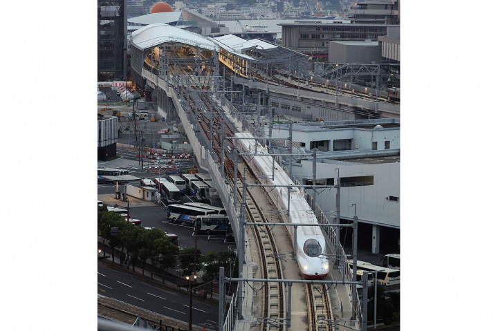 Sementara Menteri Perhubungan Tetsuo Saito berharap agar jalur Shinkansen baru tersebut akan dicintai oleh pengguna dan penduduk.