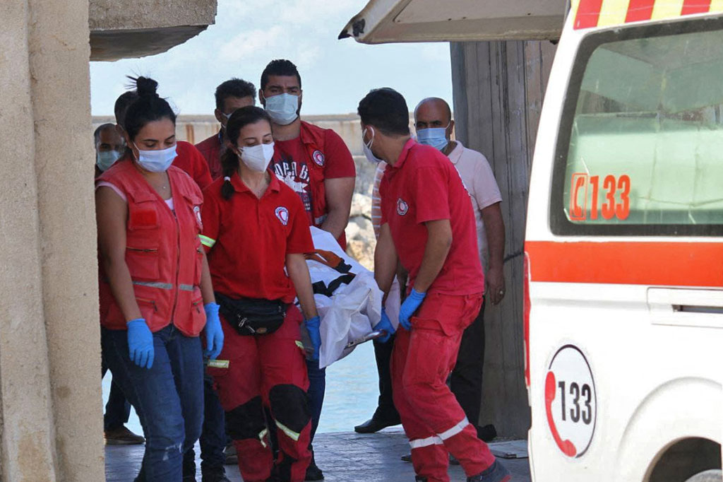Sekitar 150 orang, sebagian besar warga Lebanon dan Suriah, berada di kapal kecil yang tenggelam di Laut Mediterania di lepas kota Tartus, Suriah, Kamis, 22 September 2022.