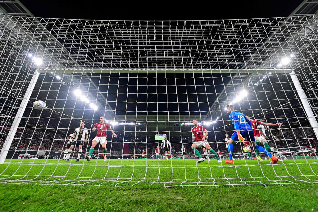Menyambut tendangan sepak pojok Dominik Szoboslzlai, Zalai yang bermain di klub Swiss Basel setelah karier yang membawanya ke lima tim Bundesliga yang berbeda, menyambutnya dengan sepakan tumit yang bersarang di pojok kanan gawang tuan rumah.