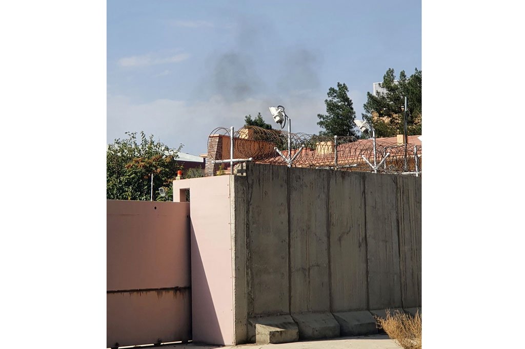 Sebuah mobil yang penuh dengan bahan peledak meledak di luar sebuah masjid yang dihadiri oleh anggota Taliban di ibu kota Afghanistan, Kabul, beberapa menit setelah salat Jumat berakhir, menewaskan sedikitnya tujuh orang.