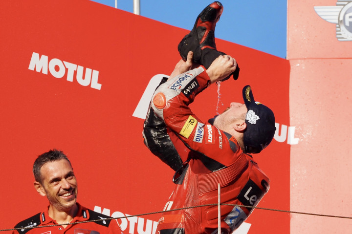 Dengan kemenangan Miller ini, Ducati melanjutkan rentetan kemenangan. Pabrikan Italia itu menang dalam enam balapan beruntun. Miller kini ada di urutan kelima klasemen MotoGP 2022 dengan raihan 159 poin.