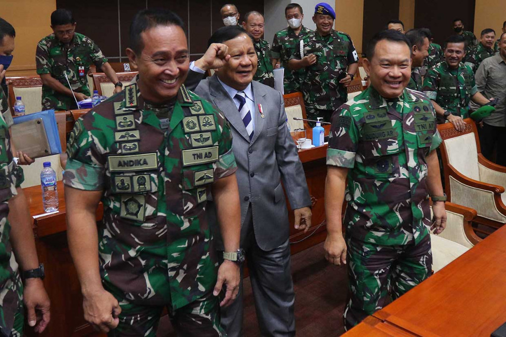 Komisi I DPR menggelar rapat kerja dengan Menhan Prabowo Subianto, Panglima TNI Jenderal Andika Perkasa, KSAD Dudung Abdurachman, KSAL Laksamana Yudo Margono, dan Wakasau Marsdya Gustaf di ruang Komisi I DPR RI, Jakarta, Senin, 26 September 2022. Sementara KSAU tidak bisa hadir karena mendampingi Presiden Jokowi.