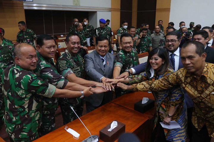 Ketua Komisi I Meutya Hafid yang memimpin sidang meminta peserta rapat dan anggota komisi I menggelar rapat secara tertutup.