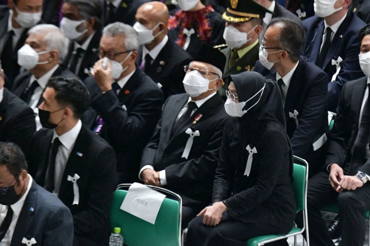 Pada kesempatan itu, Ma'ruf juga turut menyaksikan pemberian ucapan belasungkawa dari para pejabat pemerintah Jepang dan penghormatan yang dilakukan oleh Kaisar Naruhito dan Permaisuri Masako beserta Kaisar Emeritus Akihito dan Permaisuri Michiko.