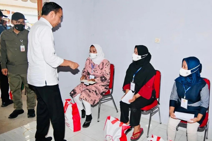Presiden menjelaskan bahwa bantuan tersebut digunakan untuk menambah modal usaha.