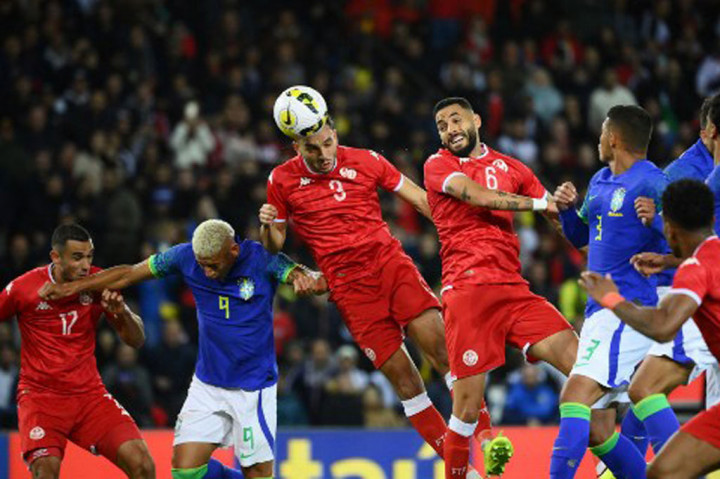 Montassar Talbi membawa Tunisia menyamakan kedudukan tujuh menit kemudian. Tembakan Bebas Ben Slimane dari sisi kiri pertahanan lawan disambut tandukan Montassar Talbi untuk menjebol gawang Alisson Becker. Skor menjadi imbang 1-1.