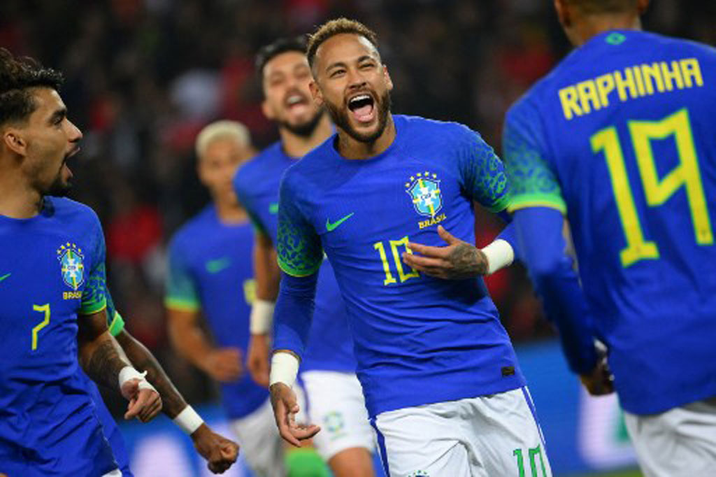 Brasil mendapat hadiah tendangan penalti pada menit ke-27 setelah Casemiro dijatuhkan lawan di kotak terlarang. Neymar yang maju sebagai eksekutor penalti sukses menjalankan tugasnya dengan sempurna dengan mengecoh kiper Tunisia. Tim Samba unggul 3-1.
