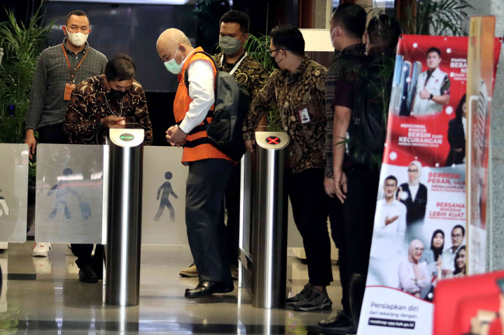 ersangka Wali Kota nonaktif Bekasi Rahmat Effendi alias bang Pepen, usai menjalani sidang lanjutan secara virtual dari Gedung KPK Merah Putih, Jakarta, Rabu, 28 September 2022, yang terhubung dengan PN Tipikor Bandung. 