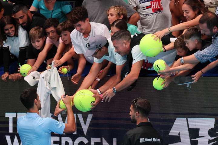 Dia akan menghadapi petenis peringkat 149 dari Kanada, Vasek Pospisil, dalam perempat final Jumat. Djokovic memengang rekor menang-kalah 5-0 atas petenis Kanada berusia 32 tahun itu.