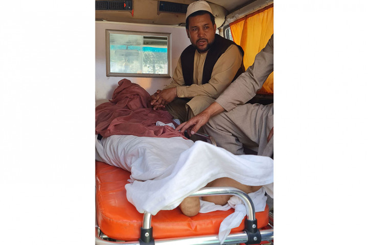 Serangan itu terjadi di wilayah Dasht-e-Barchi, Kabul barat, sebuah daerah yang didominasi Muslim Syiah yang dihuni oleh komunitas minoritas Hazara, target dari beberapa serangan paling mematikan di Afghanistan.