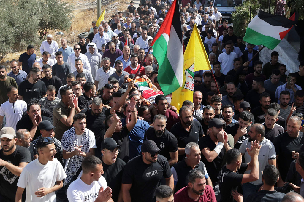 Keluarga mengatakan bahwa jantung Rayan berhenti karena kepanikan yang dideritanya setelah dikejar tentara Israel, sebelum dia jatuh.