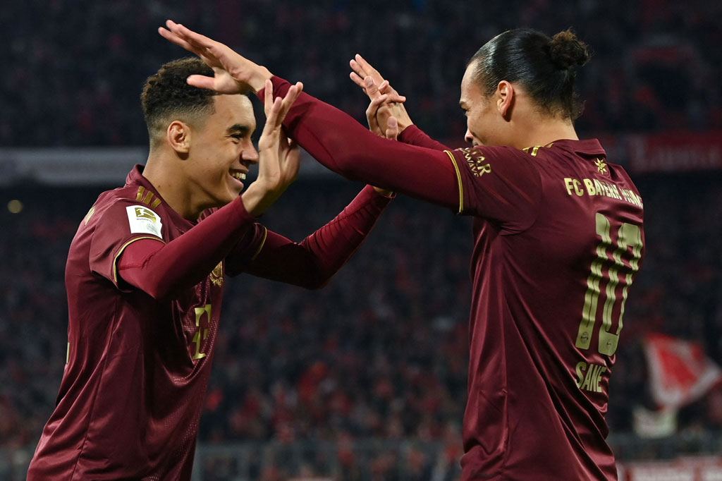 Muenchen berhasil membuka keunggulan saat laga baru berjalan tiga menit lewat Leroy Sane, menyelesaikan umpan akurat Jamal Musiala dari sisi kiri pertahanan Leverkusen.