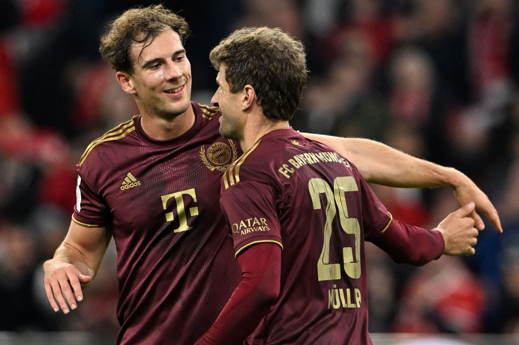 Mueller menambahkan gol keempat timnya pada menit ke-84 berkat kesalahan kiper Leverkusen Lukas Hradecky, yang terpeleset saat mencoba mengumpan, namun justru mengirim bola langsung ke jalur Mueller. Gol tersebut merupakan gol pertama penyerang Bayern dan Jerman tersebut di musim ini.