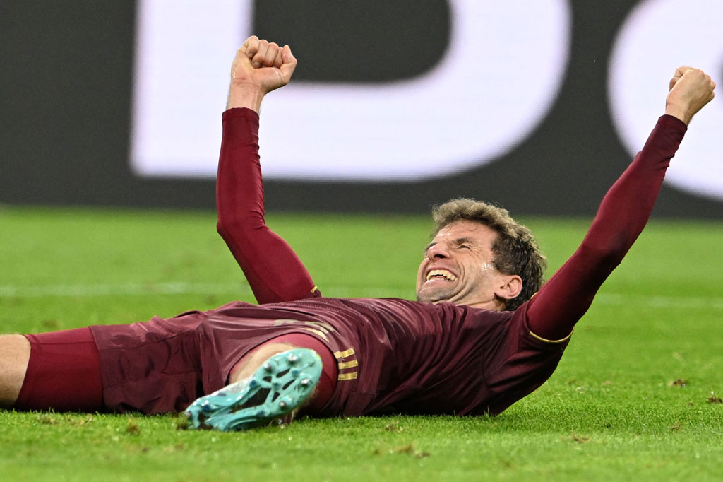 Kemenangan itu membawa Bayern naik ke peringkat kedua klasemen sementara dengan 15 poin dari delapan laga. Sementara Leverkusen, yang hanya memenangkan satu pertandingan dari delapan laga musim ini, berada di urutan 16 dengan 5 poin.