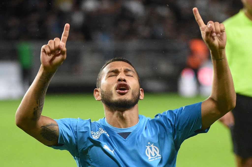 Suarez berhasil mencatatkan namanya di papan skor pada menit ke-50 lewat sepakan kaki kanan dari dalam kotak penalti usai menyelesaikan umpan matang Clauss. 2-0 untuk Marseille.