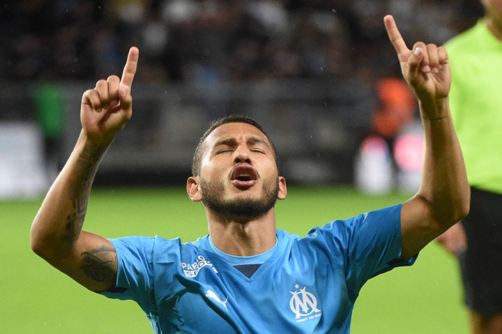 Suarez berhasil mencatatkan namanya di papan skor pada menit ke-50 lewat sepakan kaki kanan dari dalam kotak penalti usai menyelesaikan umpan matang Clauss. 2-0 untuk Marseille.