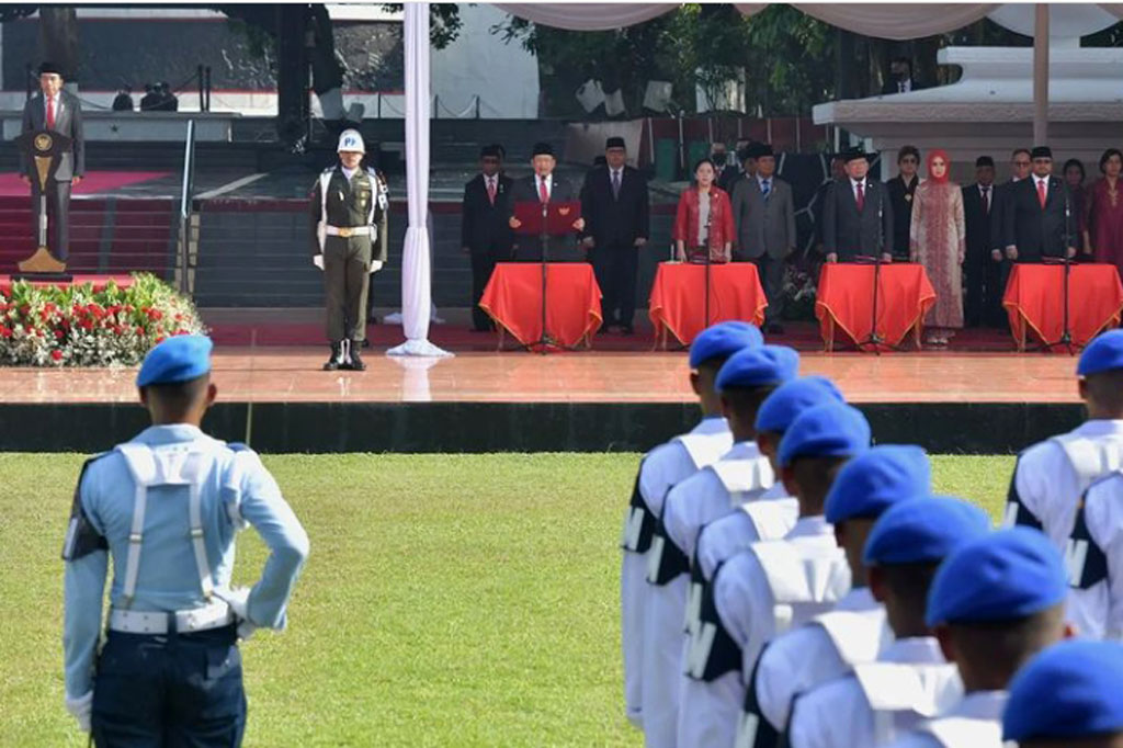 Presiden kemudian menerima laporan dari perwira upacara yaitu Brigjen TNI Novi Helmy Prasetya yang saat ini menjabat sebagai Kepala Staf Komando Garnisun Tetap I/Jakarta.