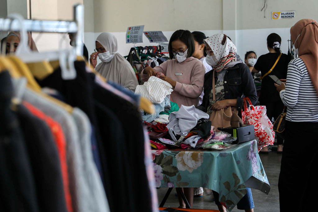 Pink Garage Sale merupakan wadah untuk personal yang ingin menjual barang-barang bekas pribadi mereka yang sudah tidak terpakai namun masih dalam kondisi bagus dan berkualitas.